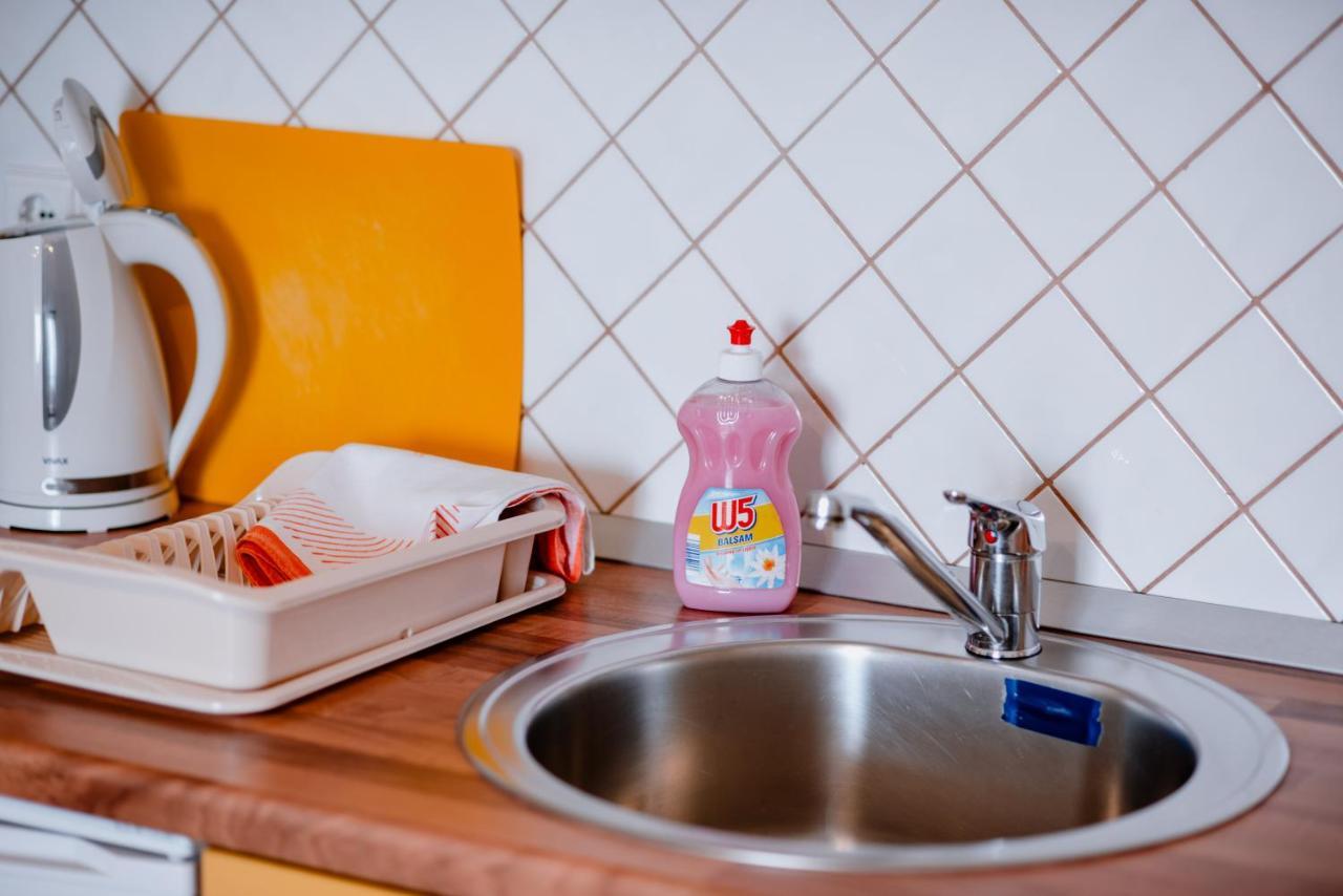 Apartmens Leona Apartment Karlobag Bagian luar foto