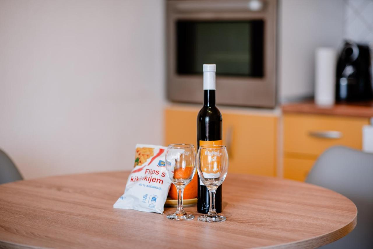 Apartmens Leona Apartment Karlobag Bagian luar foto