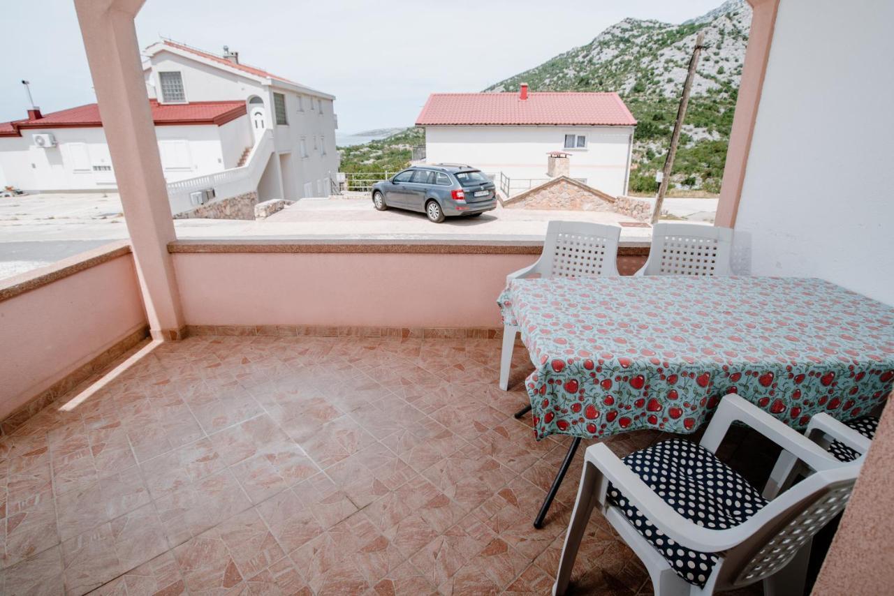 Apartmens Leona Apartment Karlobag Bagian luar foto