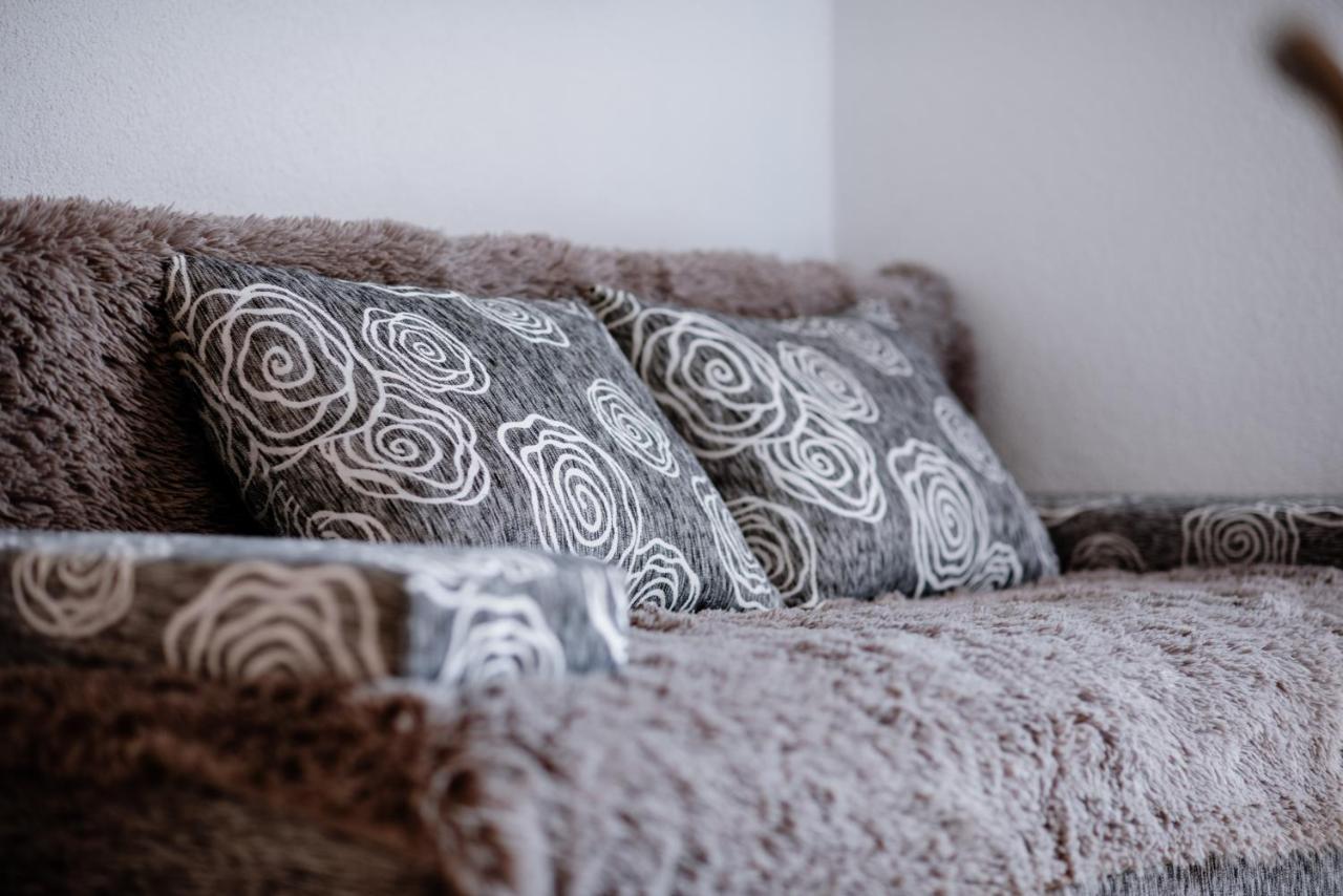 Apartmens Leona Apartment Karlobag Bagian luar foto