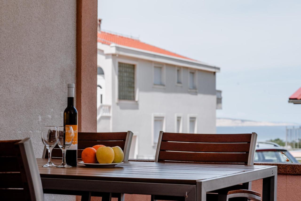 Apartmens Leona Apartment Karlobag Bagian luar foto