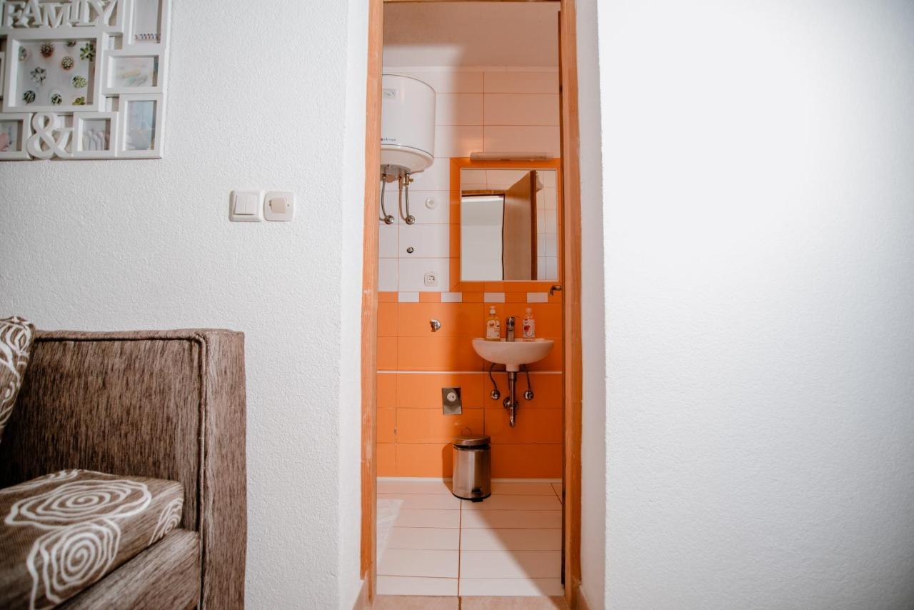 Apartmens Leona Apartment Karlobag Bagian luar foto