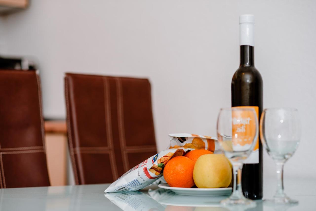 Apartmens Leona Apartment Karlobag Bagian luar foto