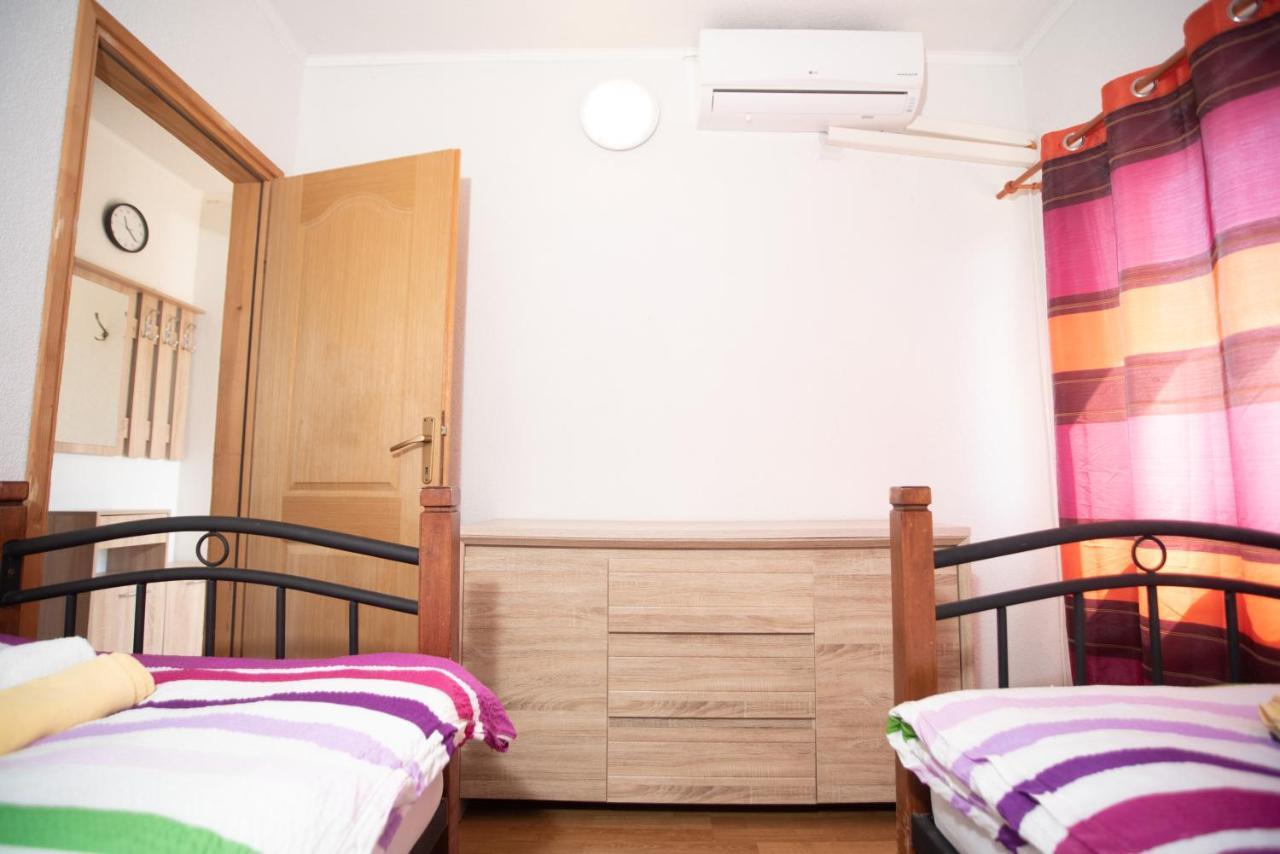 Apartmens Leona Apartment Karlobag Bagian luar foto