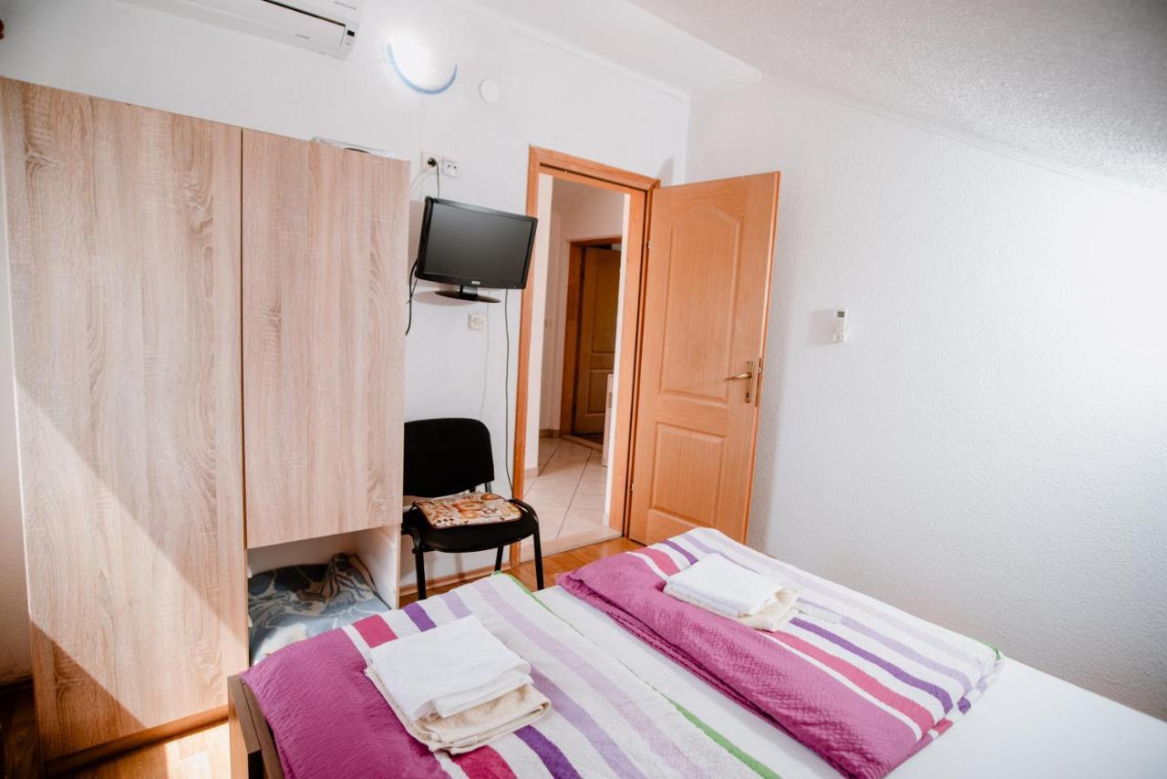 Apartmens Leona Apartment Karlobag Bagian luar foto