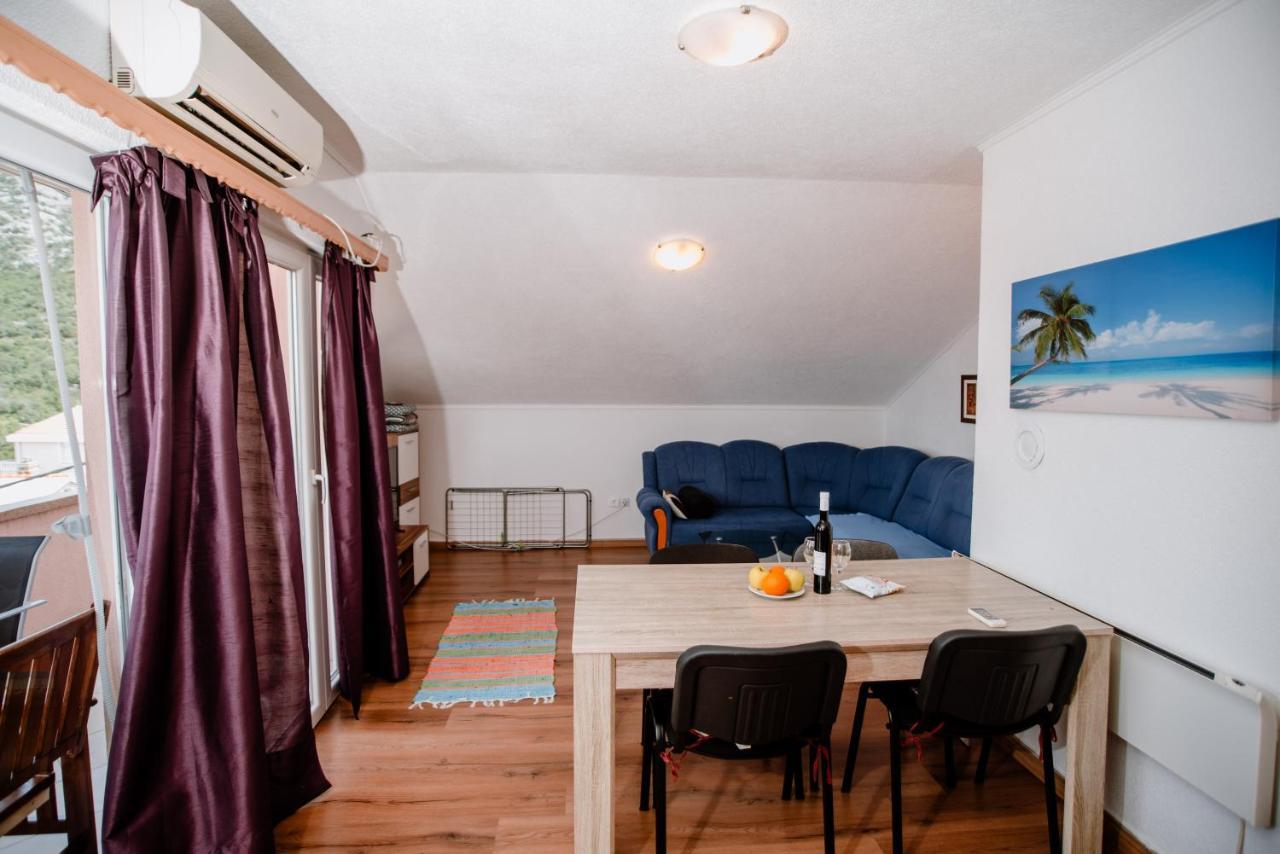Apartmens Leona Apartment Karlobag Bagian luar foto