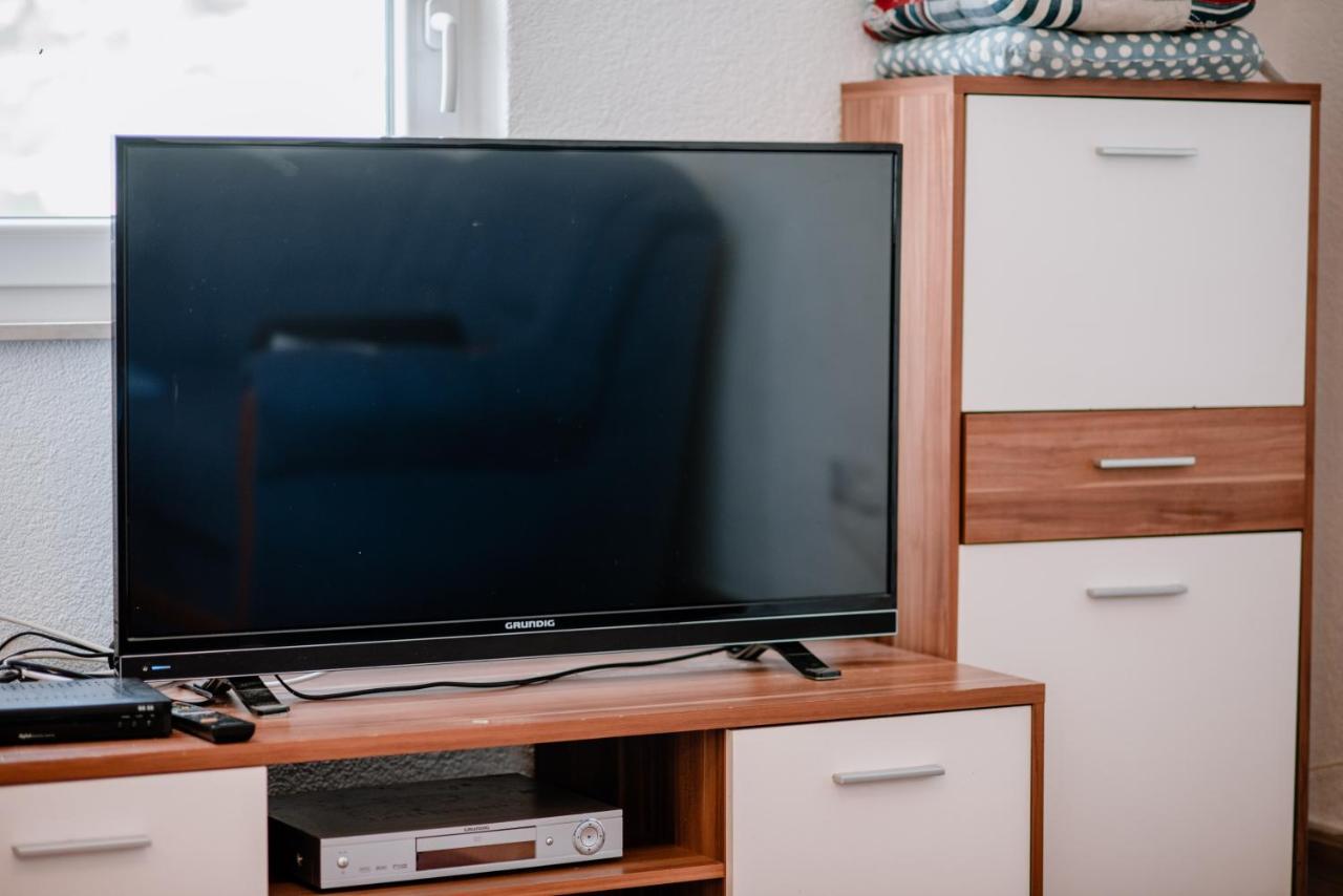 Apartmens Leona Apartment Karlobag Bagian luar foto