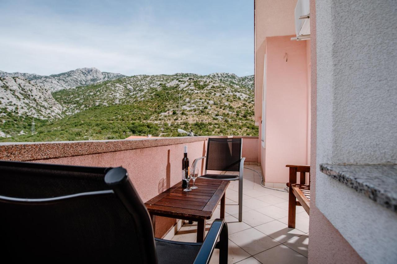 Apartmens Leona Apartment Karlobag Bagian luar foto