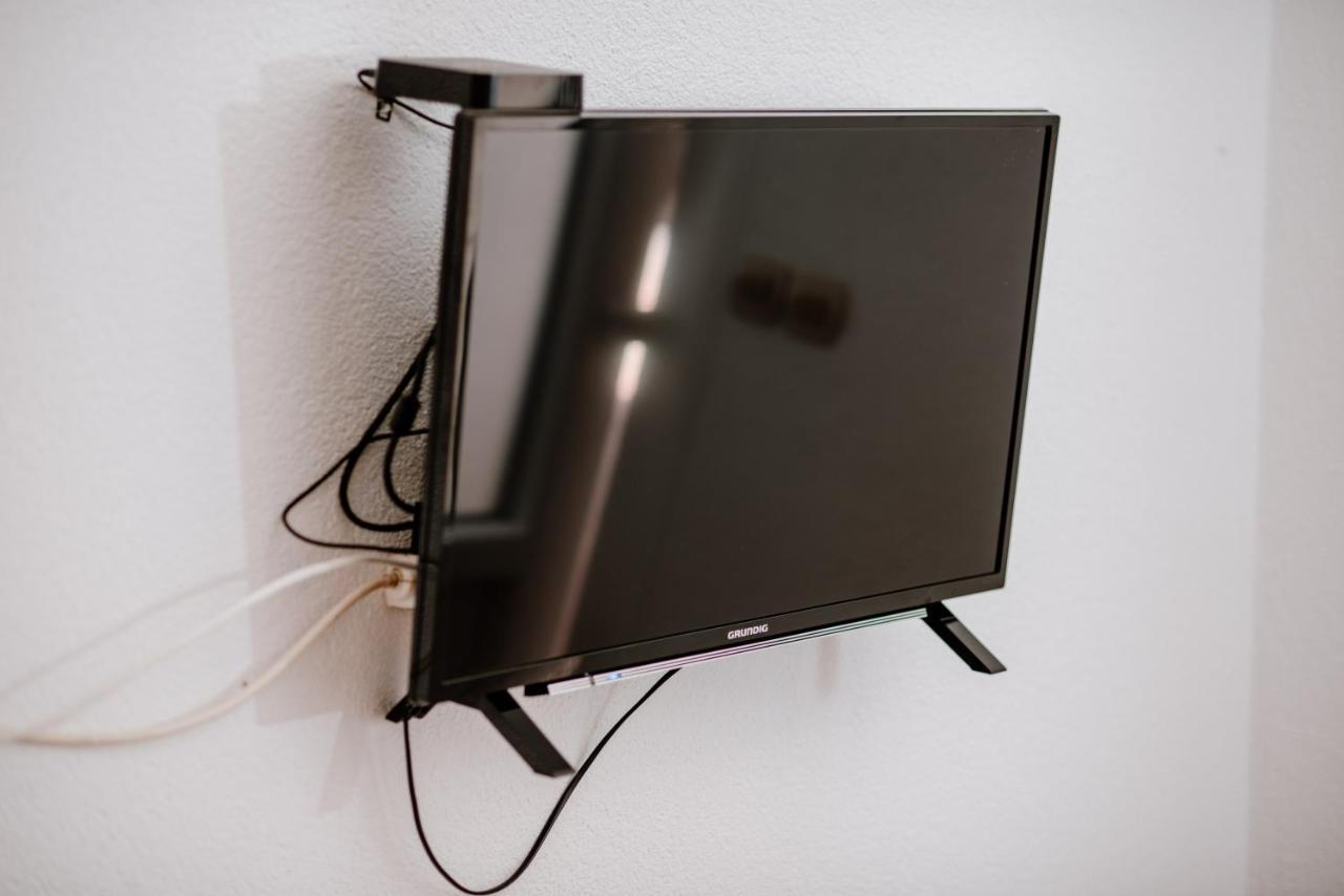 Apartmens Leona Apartment Karlobag Bagian luar foto
