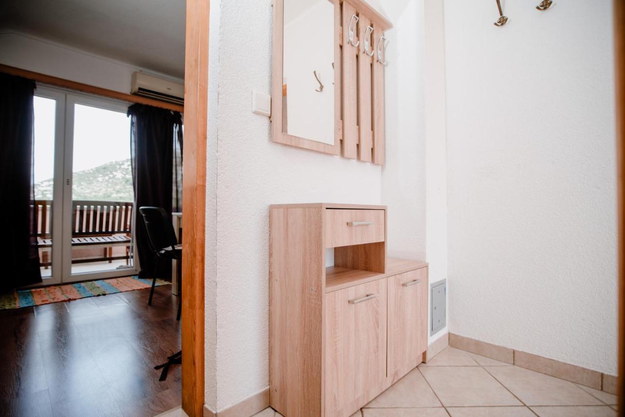 Apartmens Leona Apartment Karlobag Bagian luar foto