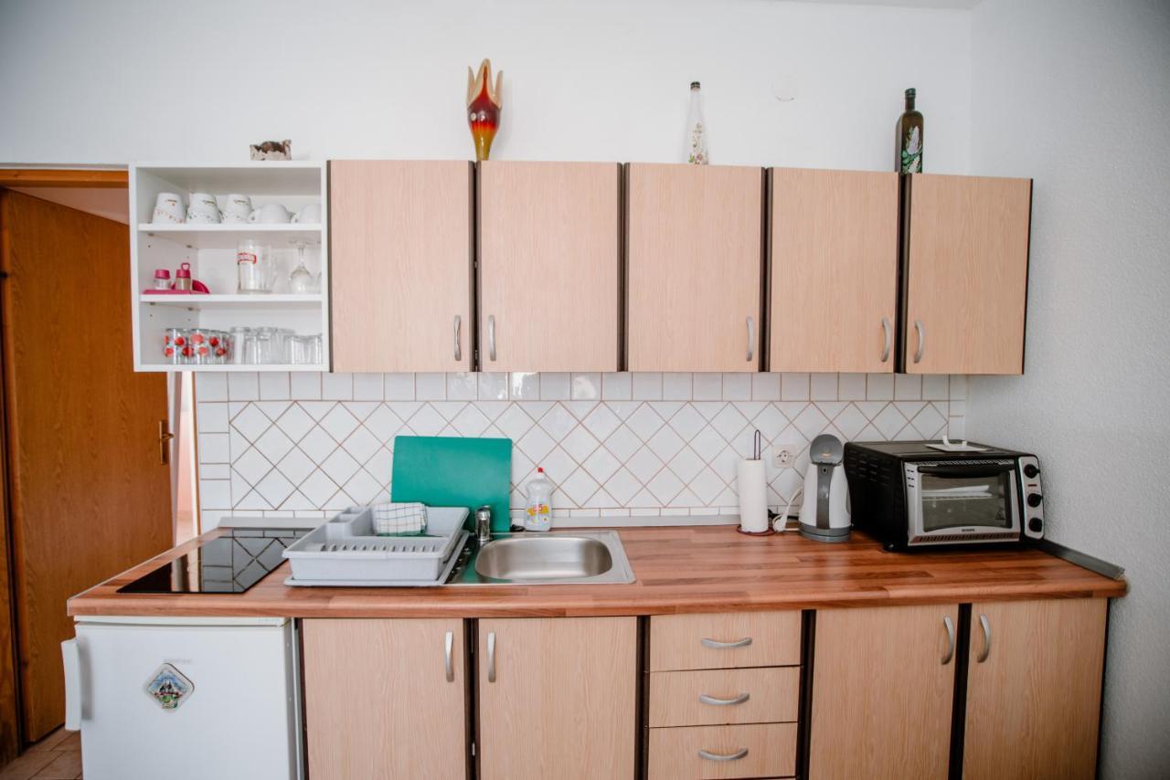 Apartmens Leona Apartment Karlobag Bagian luar foto