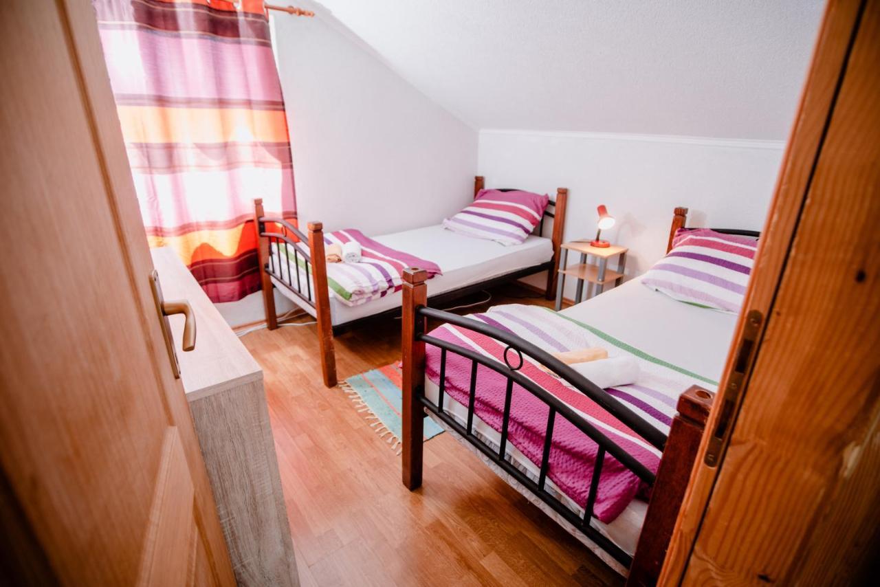 Apartmens Leona Apartment Karlobag Bagian luar foto
