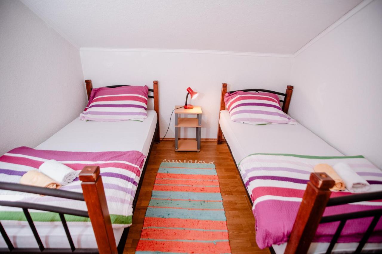 Apartmens Leona Apartment Karlobag Bagian luar foto