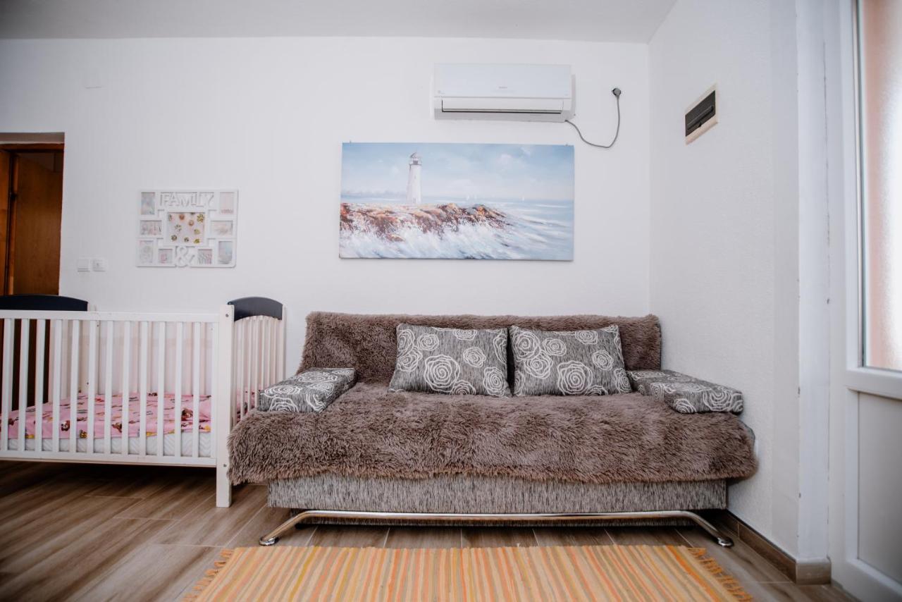 Apartmens Leona Apartment Karlobag Bagian luar foto