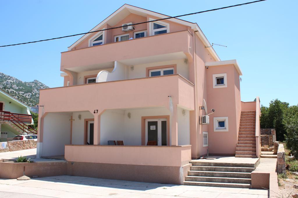 Apartmens Leona Apartment Karlobag Bagian luar foto